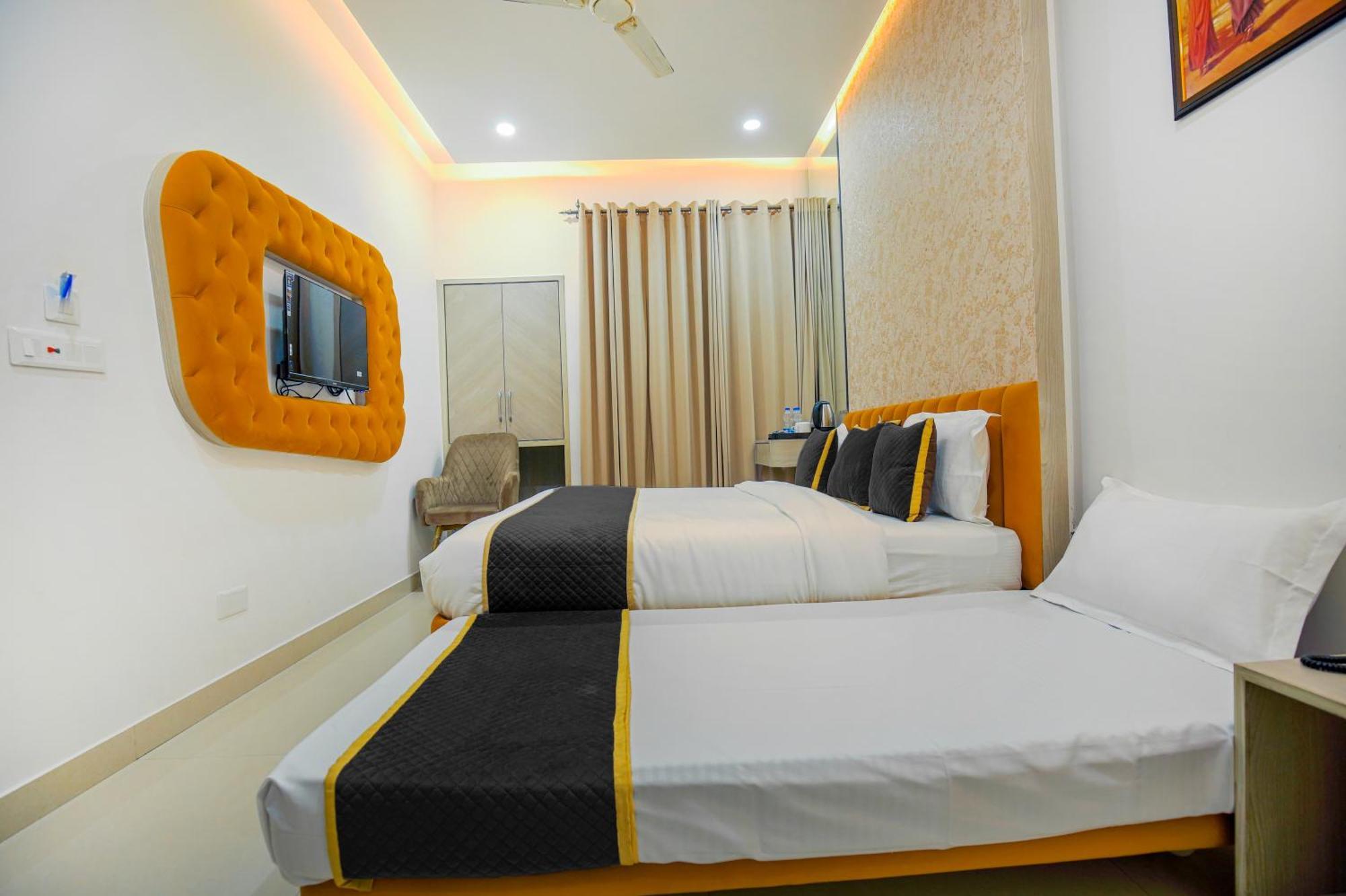אמריצר Hotel Golden Stay מראה חיצוני תמונה